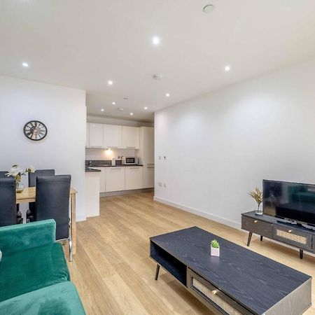 דירות 2 Bed At Slough Station & Parking - London In 20 Mins מראה חיצוני תמונה