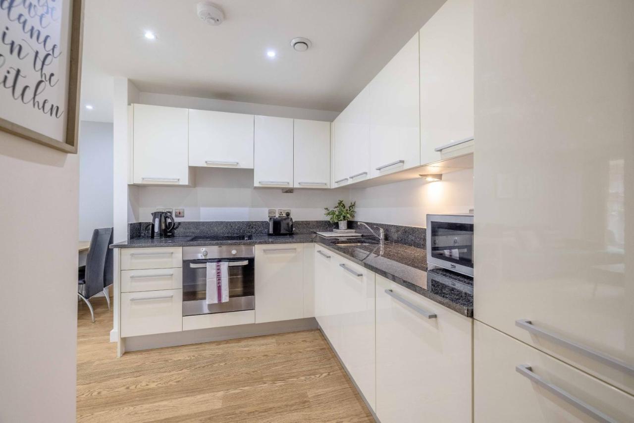 דירות 2 Bed At Slough Station & Parking - London In 20 Mins מראה חיצוני תמונה