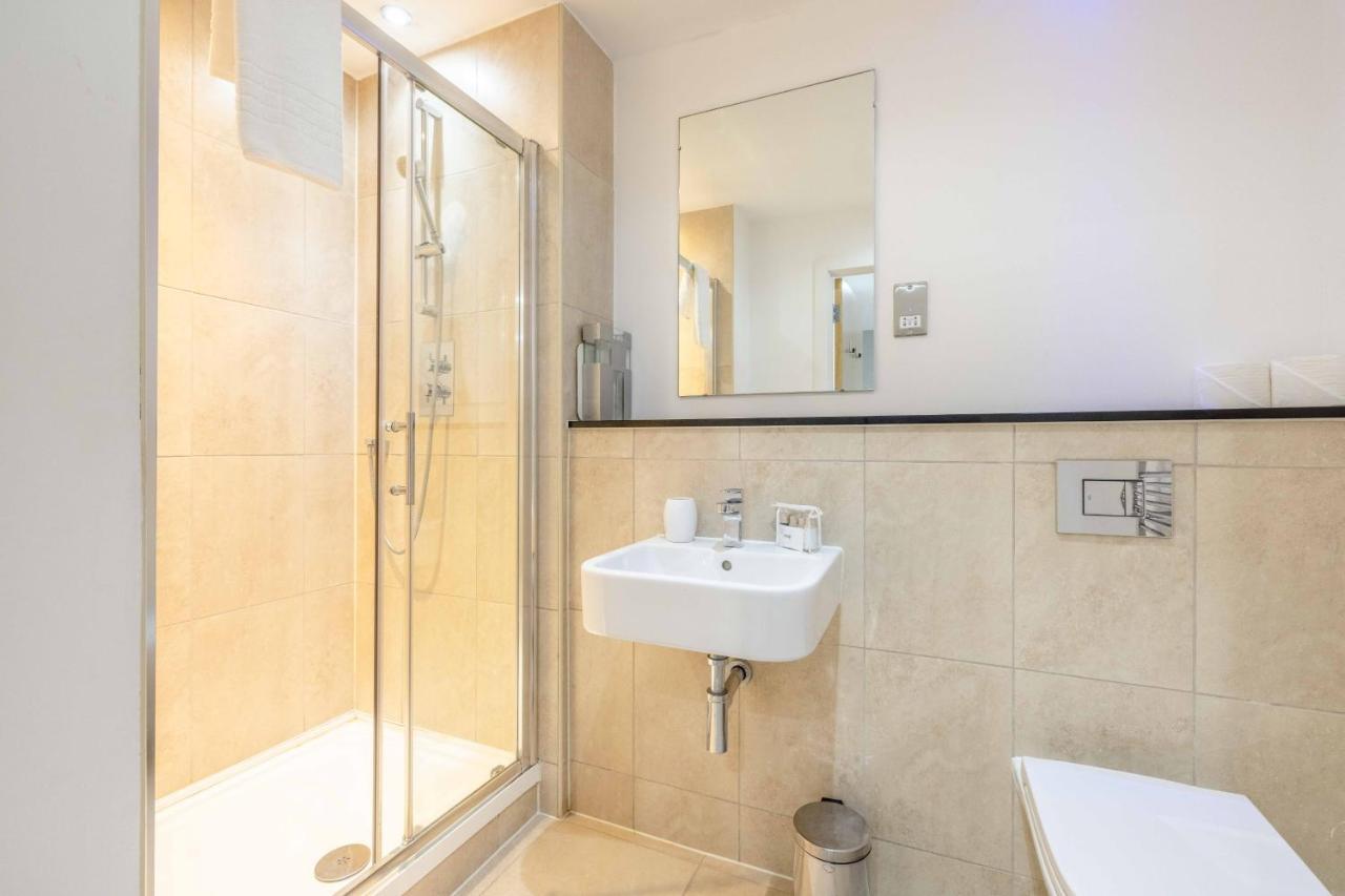 דירות 2 Bed At Slough Station & Parking - London In 20 Mins מראה חיצוני תמונה