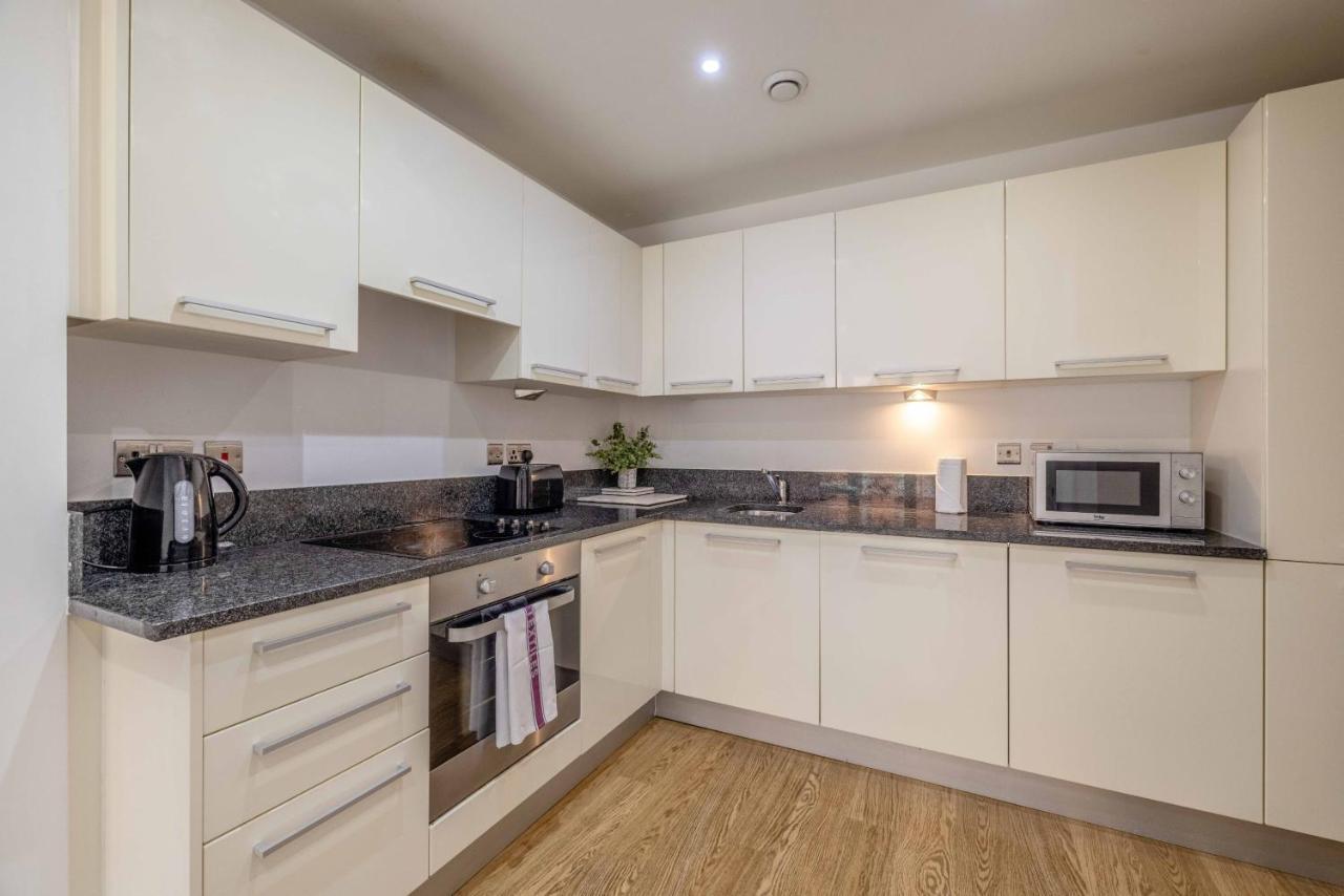 דירות 2 Bed At Slough Station & Parking - London In 20 Mins מראה חיצוני תמונה