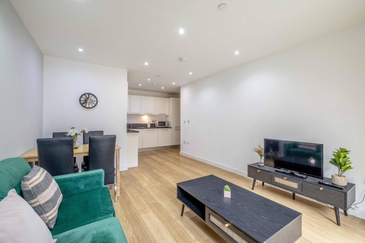דירות 2 Bed At Slough Station & Parking - London In 20 Mins מראה חיצוני תמונה